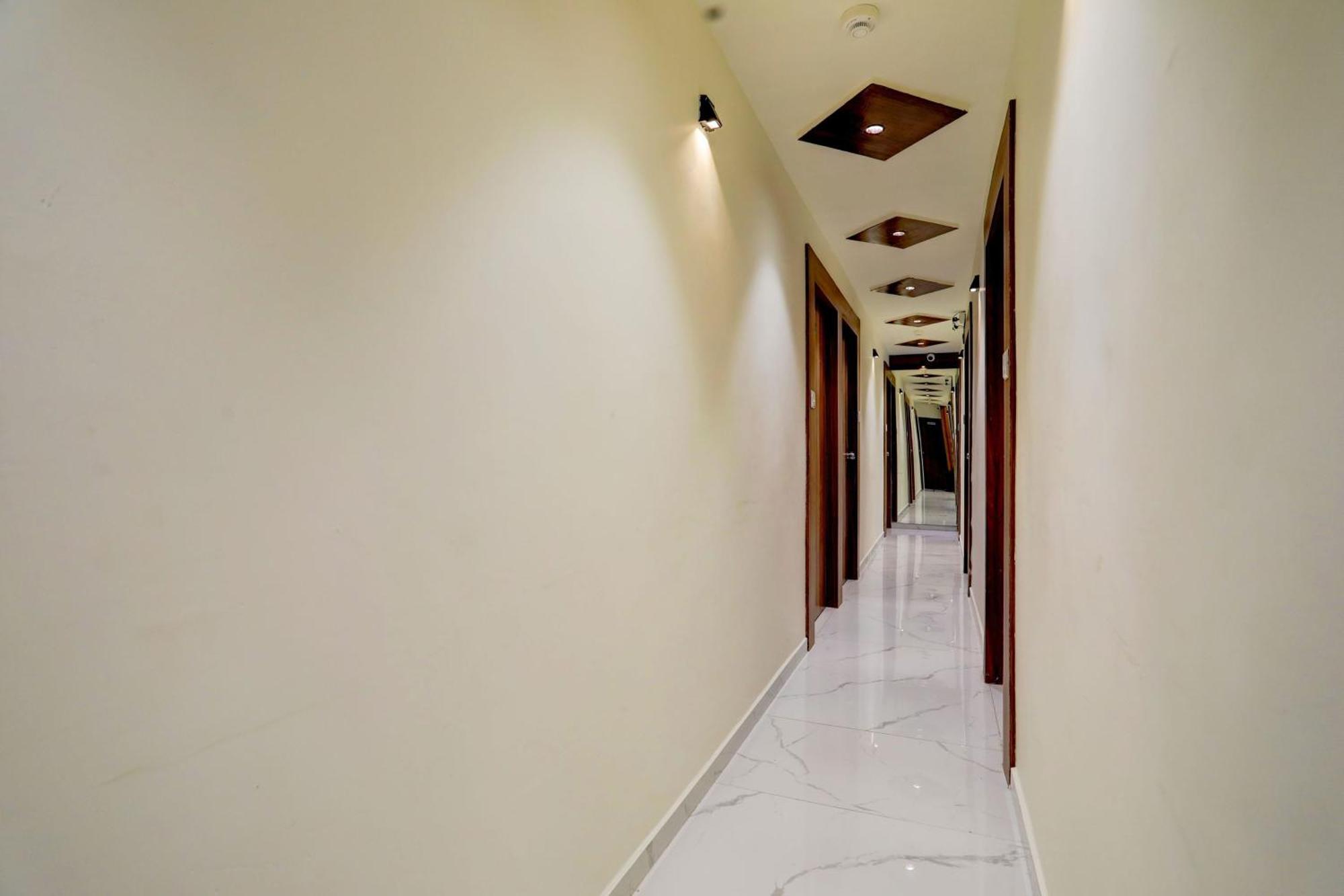 Hotel O Sun Light Ahmedabad Esterno foto