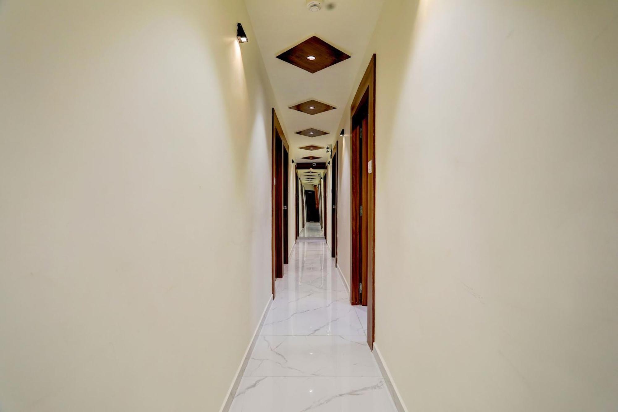 Hotel O Sun Light Ahmedabad Esterno foto