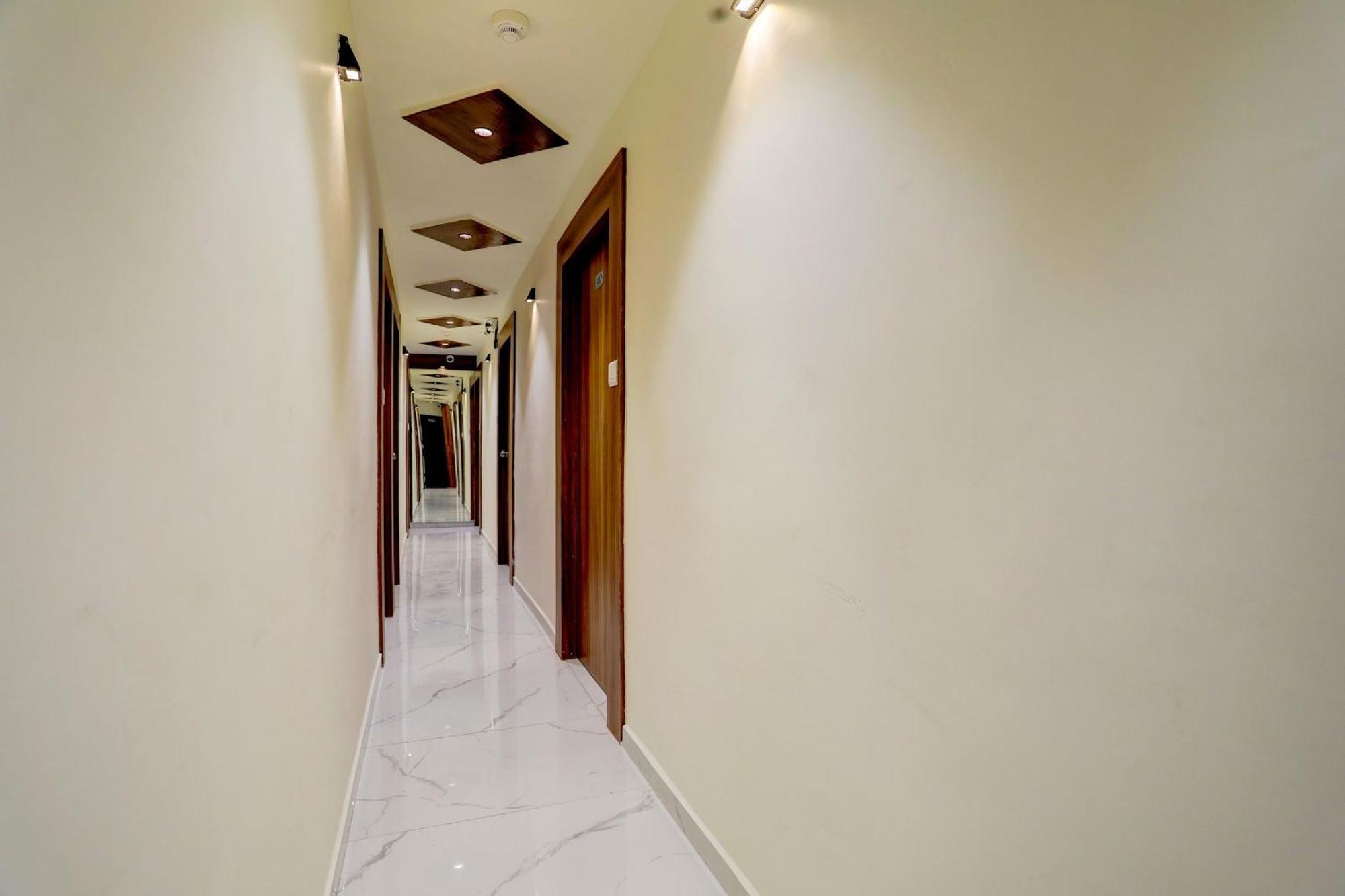 Hotel O Sun Light Ahmedabad Esterno foto