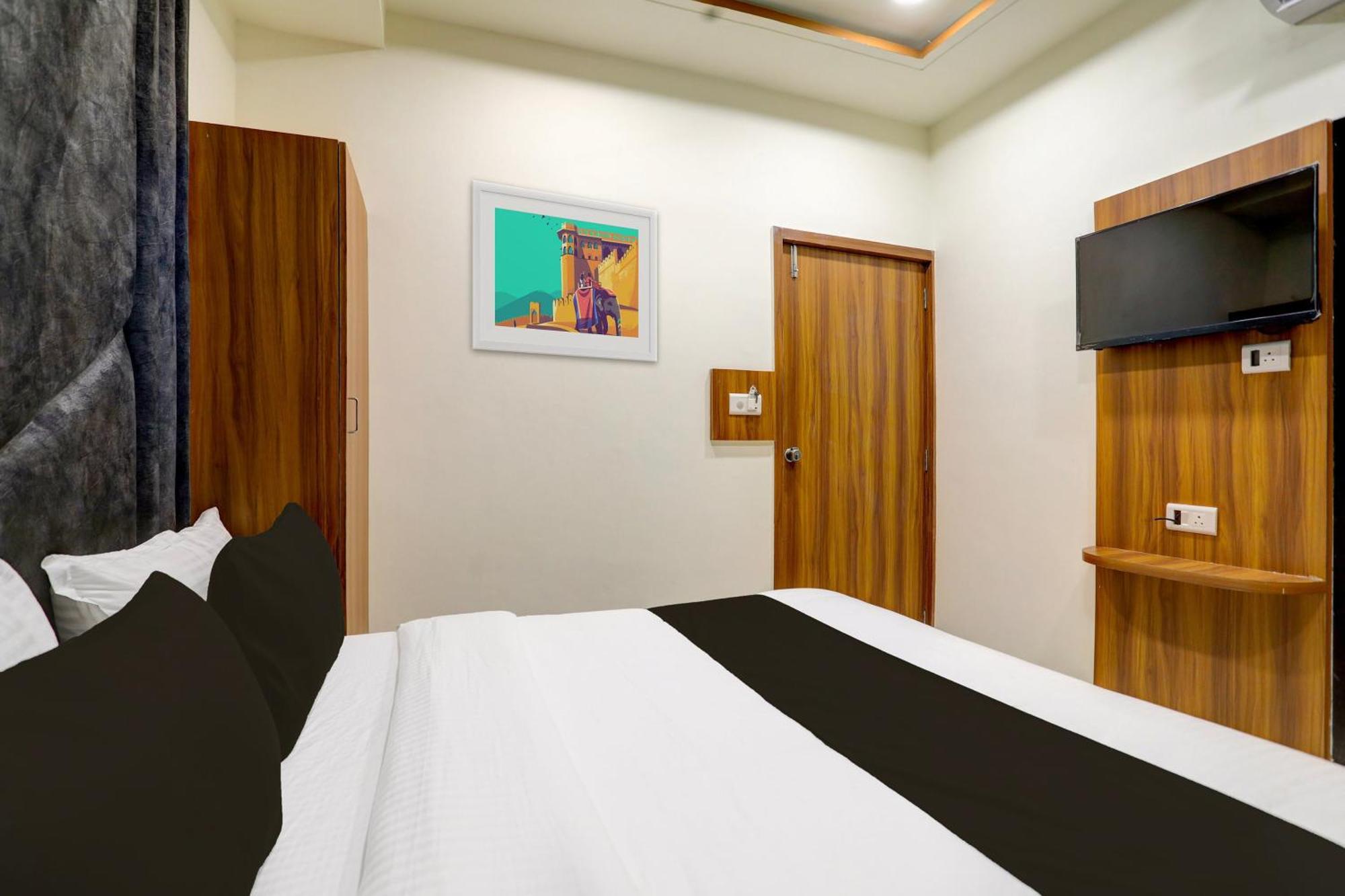 Hotel O Sun Light Ahmedabad Esterno foto